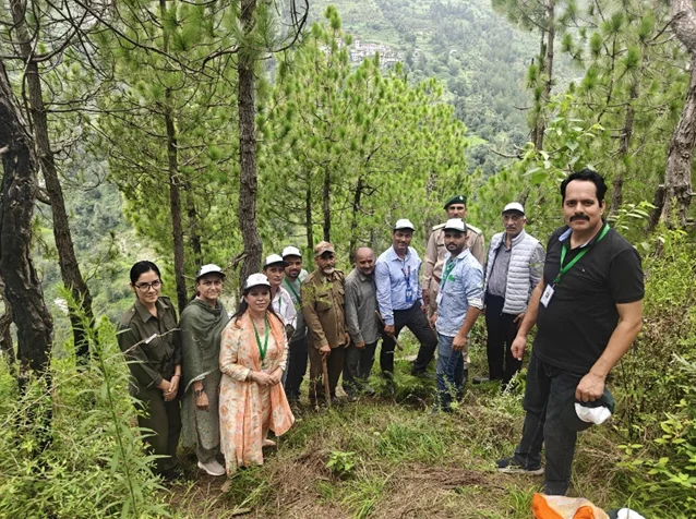 Foundation, banking institution, forest officials and local community planting together